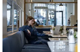 Laptop HP OmniBook X Flip 2w1 NGAI 16-as0012na / C27K3EA / Ultra 5 / 16GB / 512GB / Intel Arc 130V / 2k OLED / Win 11 / Srebrny