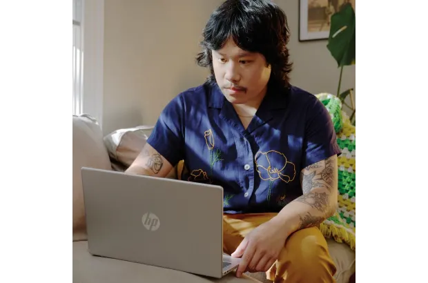 Laptop HP 14-ep0023na / C7DX6EA / Core i3 / 16GB / 128GB UFS / Intel UHD / FullHD / Win 11 / Srebrny