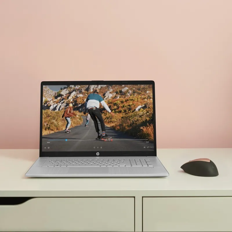 Laptop HP 17-cn4003ca / A00XPUA / Core 5 / 16GB / 512GB / Intel Graphics / FullHD / Win 11 / Srebrny