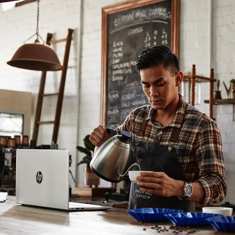 Laptop HP ProBook 450 G9 / 6F1R1EA / Intel Core i5 / 16GB / SSD 512 GB / Intel Xe / FullHD / Win 11 Pro / Srebrny