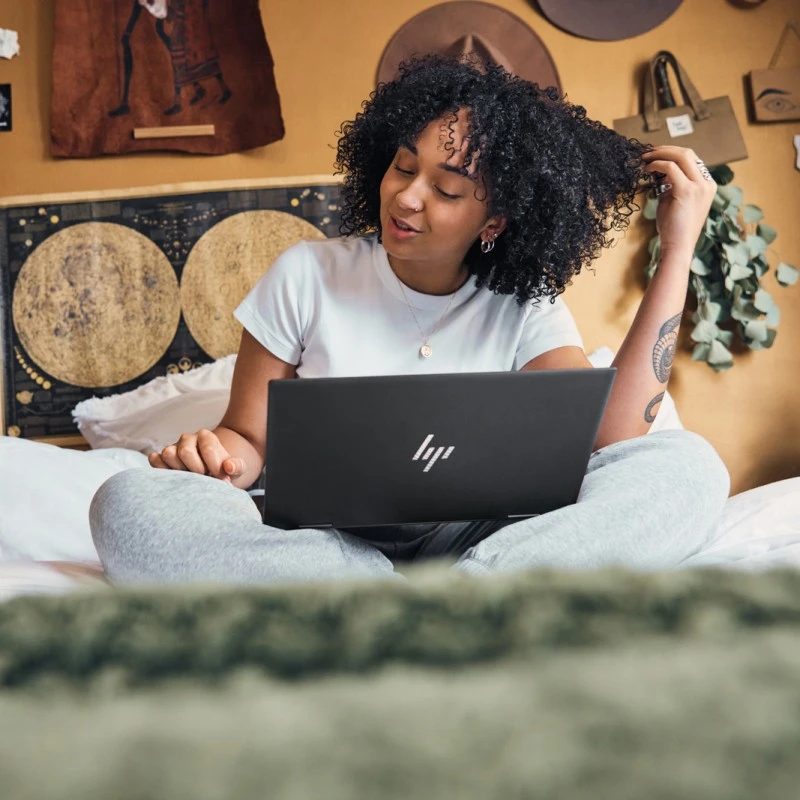 Laptop HP Envy x360 15-ey0001na / 6P185EA / AMD Ryzen 7 / 16GB / SSD 1TB / AMD Radeon / FullHD / Dotyk / Win 11 / Czarny