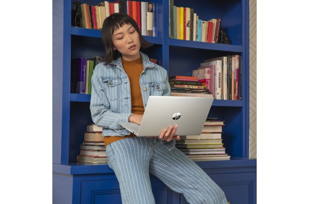 Laptop HP Pavilion 15-eh1108ua / 4A7N4EA / AMD Ryzen 7 / 16GB / SSD 1TB / AMD Radeon / FullHD / Win 11 / Srebrny