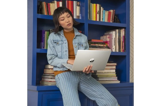 Laptop HP Pavilion 15-eh1108ua / 4A7N4EA / AMD Ryzen 7 / 16GB / SSD 1TB / AMD Radeon / FullHD / Win 11 / Srebrny