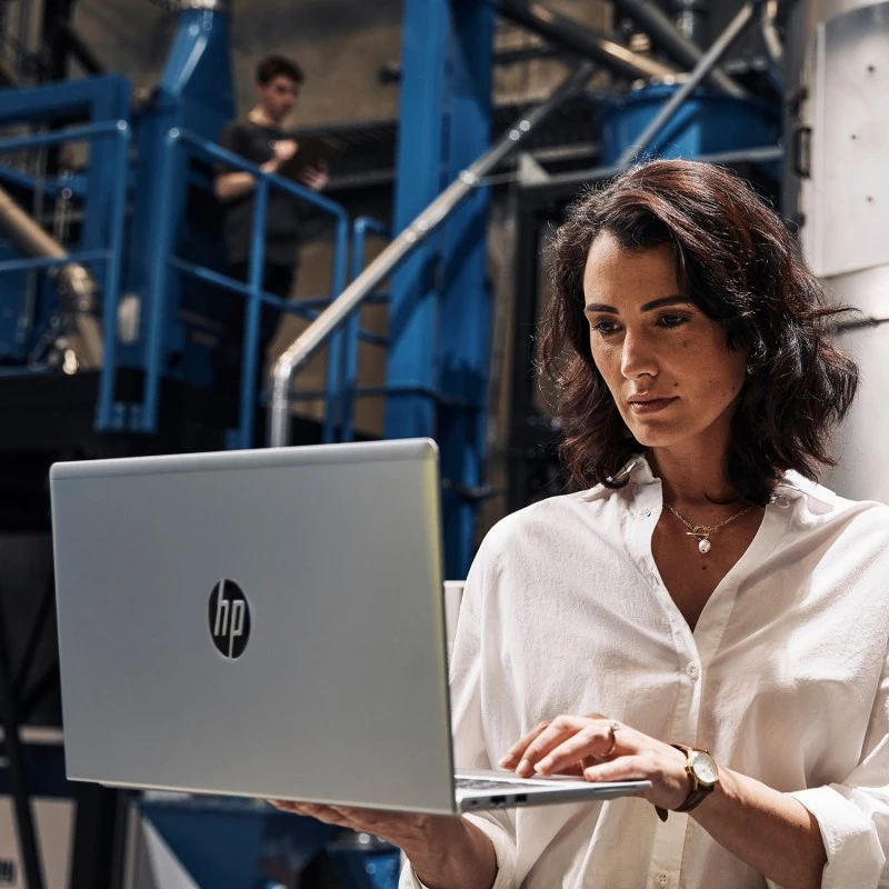 Laptop HP 470 G9 / 6Z0W9UT / Intel i7 / 16GB / SSD 512GB / Nvidia MX550 / FullHD / Win 11 Pro / Srebrny