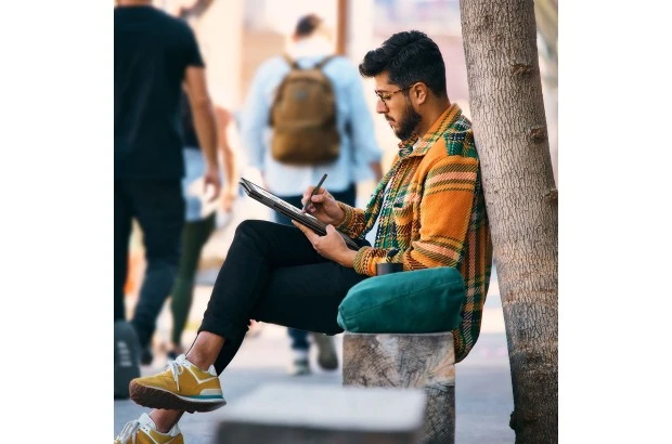 Laptop HP Envy x360 15-ew0008ca / 378Y3UA / Intel i5 / 16GB / SSD 1TB / Intel Xe / FullHD / Dotyk / Win 11 / Srebrny