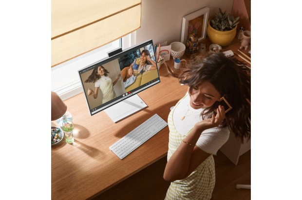 All in One HP 24-ck0016na / 6M112EAR / Intel i5 / 8GB / SSD 1TB / Intel Xe / FullHD / Win 11 / Czarny