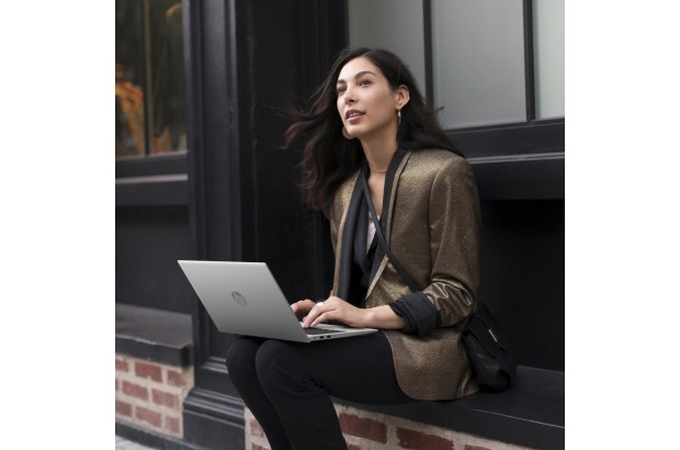 Laptop HP ProBook 470 G9 / 6S6F1EA / Intel i7 / 32GB / SSD 1TB / Nvidia MX550 / FullHD / Win 11 Pro / Srebrny