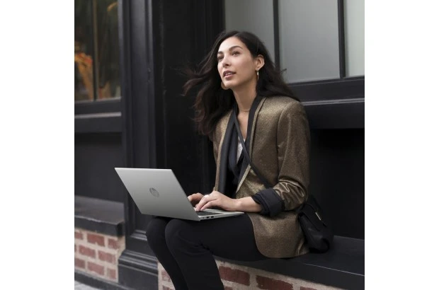 Laptop HP ProBook 470 G9 / 6S6F1EA / Intel i7 / 32GB / SSD 1TB / Nvidia MX550 / FullHD / Win 11 Pro / Srebrny