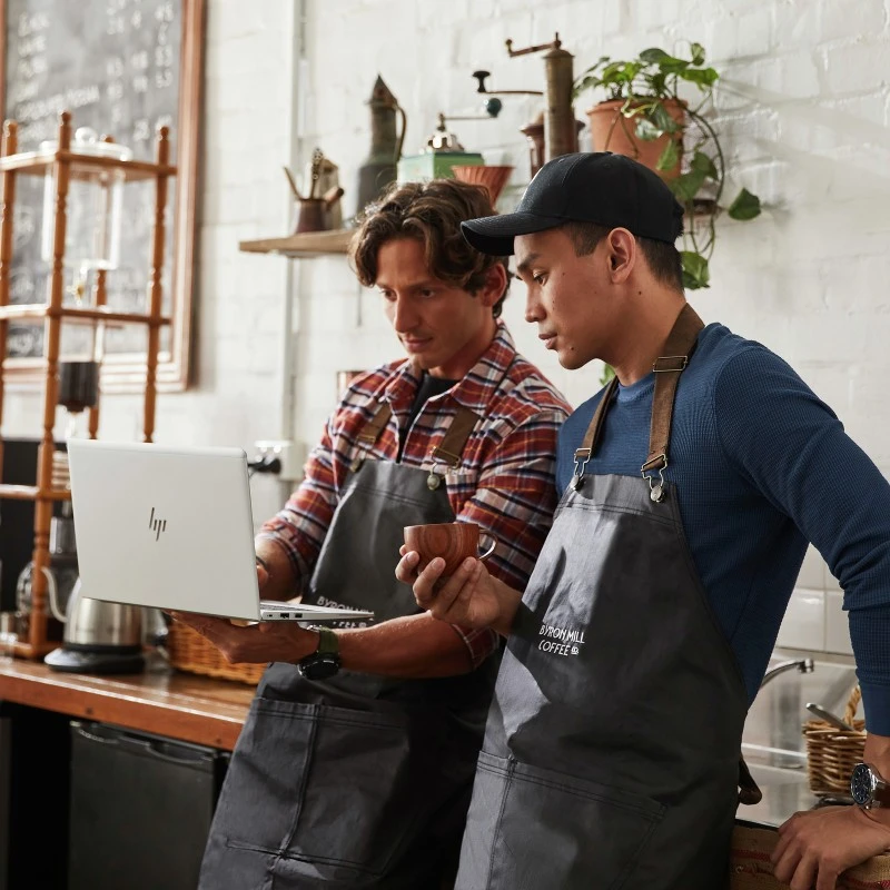 Laptop HP EliteBook 640 G9 / 8F076E8 / Intel i5 / 8GB / SSD 256GB / Intel Xe / FullHD / Win 11 / Srebrny