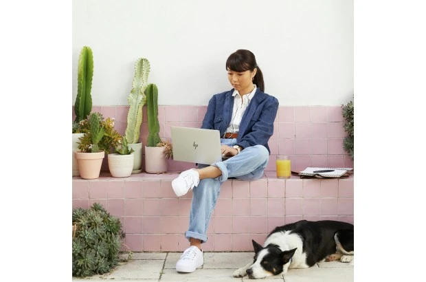 Laptop HP EliteBook 640 G9 / 8F076E8 / Intel i5 / 8GB / SSD 256GB / Intel Xe / FullHD / Win 11 / Srebrny