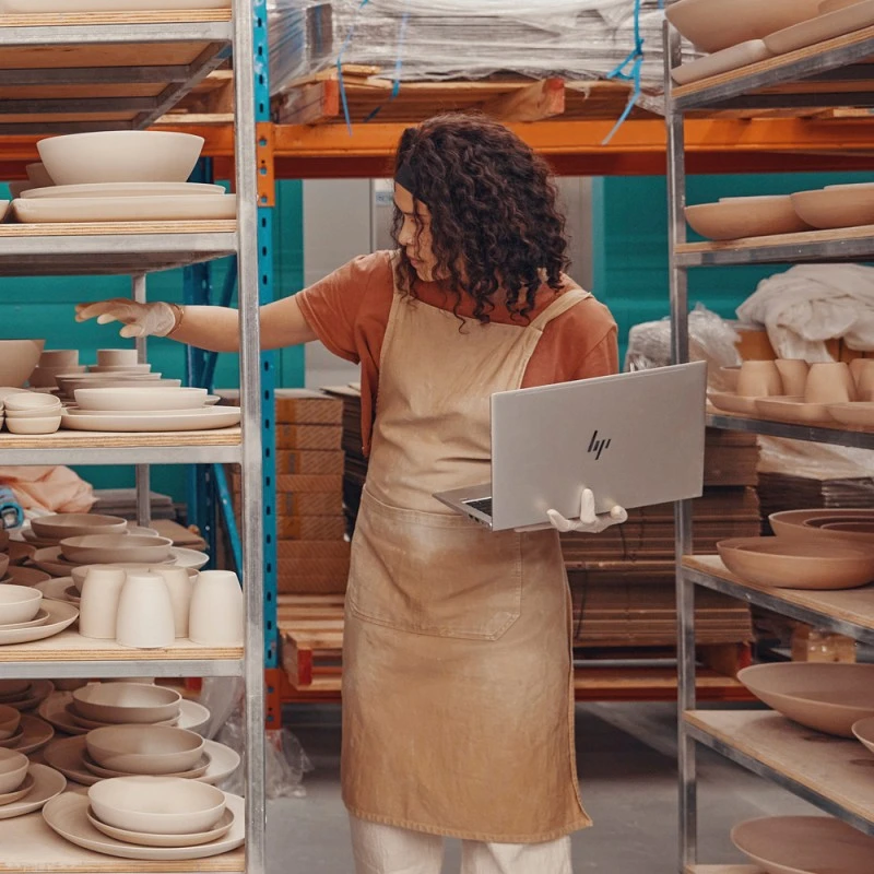 Laptop HP EliteBook 640 G9 / 8F076E8 / Intel i5 / 8GB / SSD 256GB / Intel Xe / FullHD / Win 11 / Srebrny