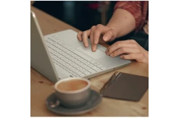 Laptop HP 15s-fq2045na / 6W7H4EA / Intel 7505 / 8GB / SSD 256GB / Intel UHD / FullHD / Win 11 / Niebieski