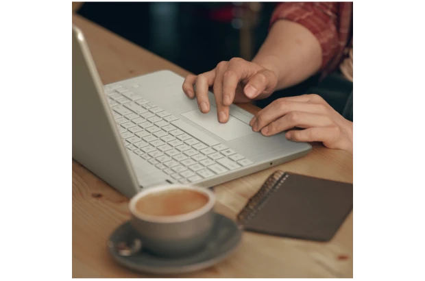 Laptop HP 15s-fq2045na / 6W7H4EA / Intel 7505 / 4GB / SSD 128GB / Intel UHD / FullHD / Win 11 / Niebieski