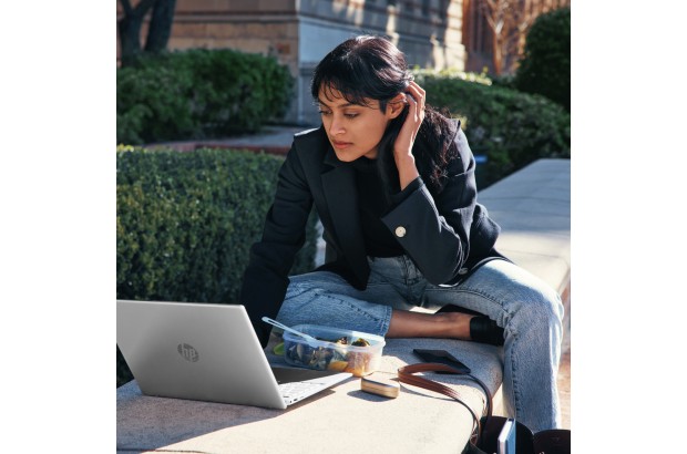 Laptop HP Pavilion Plus 14-eh0000na / 6P0U7EA / Intel i7 / 16GB / SSD 512GB /Nvidia RTX 2050 / 3K / OLED / win 11 / Srebrny