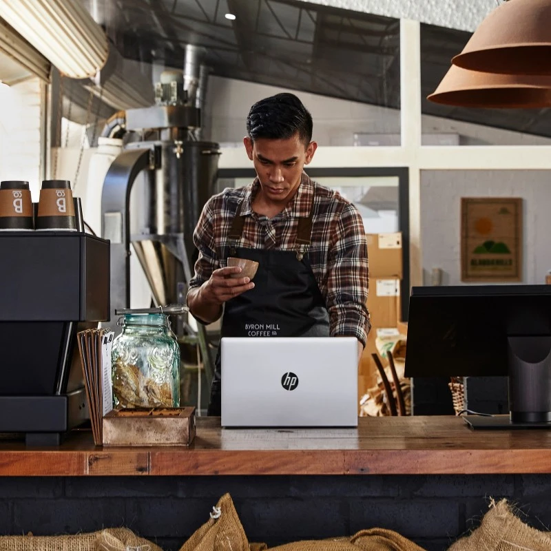 Laptop HP ProBook 445 G9 / 64T27UT / AMD Ryzen 5 / 16GB / SSD 256GB / Vega 7 / FullHD / Win 11 Pro / Srebrny