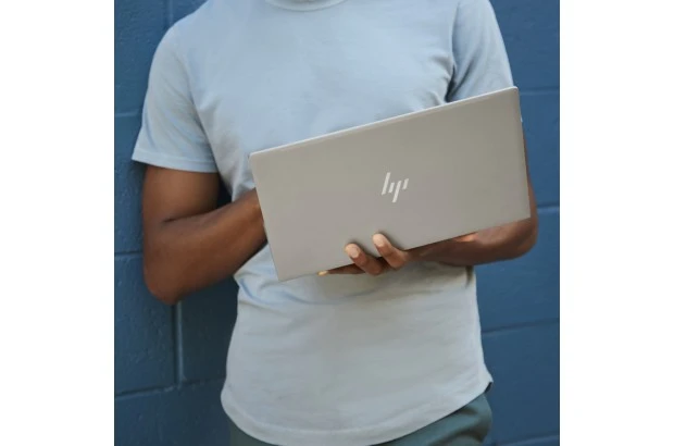 Laptop HP ENVY 13-ba1025od / 2S4W4UA / Intel i5 / 8GB / SSD 256GB / Intel UHD / FullHD / Win 11 Pro / Srebrny