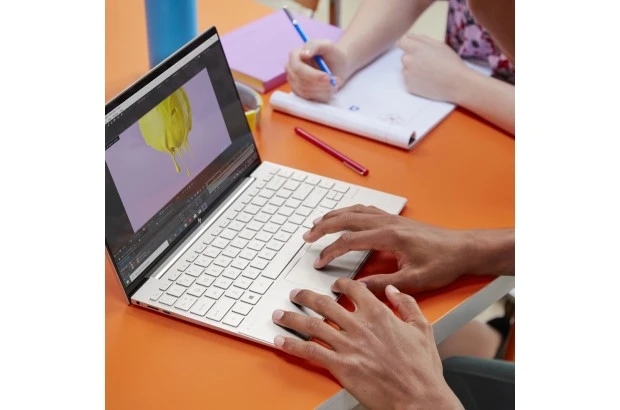 Laptop HP ENVY 13-ba1025od / 2S4W4UA / Intel i5 / 8GB / SSD 256GB / Intel UHD / FullHD / Win 11 Pro / Srebrny