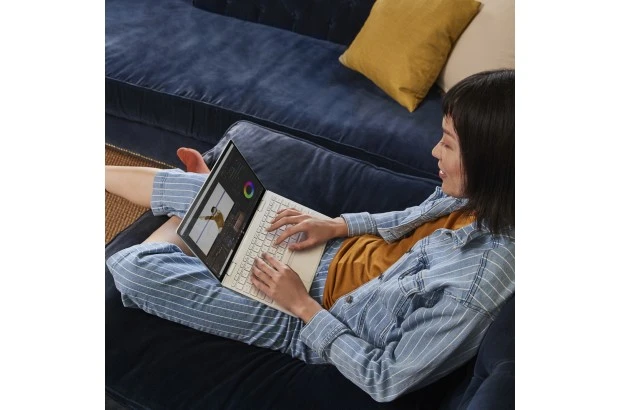 Laptop HP 15-dw3365st / 4Z3B1UA / Intel i5 / 8GB / SSD 256GB / Intel Xe / FullHD / Win 11 / Srebrny