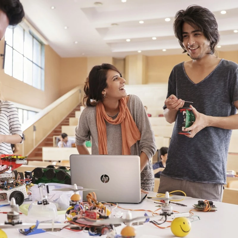 Laptop HP 14-dq1043cl / 1V782UA / Intel Core i3 / 16GB / SSD 512GB / Intel UHD / FullHD / Win 11 / Srebrny