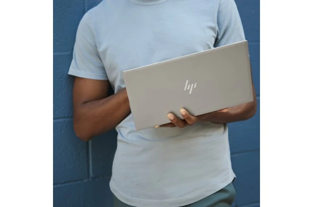 Laptop HP 14-dq1043cl / 1V782UA / Intel Core i3 / 16GB / SSD 512GB / Intel UHD / FullHD / Win 11 / Srebrny