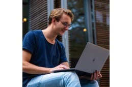 Laptop Apple MacBook Air M2 / MLY33LL / Apple M2 chip / 8GB / SSD 256GB / Retina 13,6" / Mac OS / Czarny