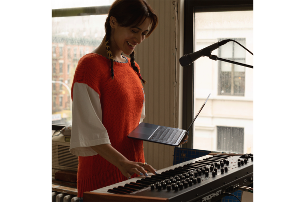 Laptop Apple MacBook Air M2 / MLY33LL / Apple M2 chip / 8GB / SSD 256GB / Retina 13,6" / Mac OS / Czarny