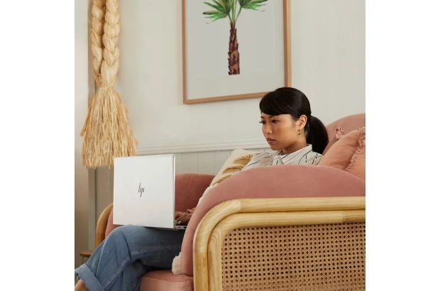 Laptop HP EliteBook 650 G9 / 930U3E8 / Intel i5-12 / 8GB / SSD 256GB / Intel Xe / FullHD / Win 11 Pro / Srebrny