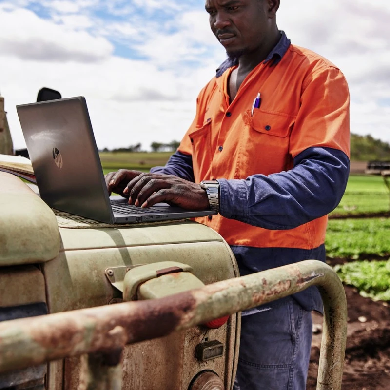 Laptop HP 240 G9 / 854A1ES / Intel i3-12 / 16GB / SSD 256GB / Intel Xe / FullHD / Win 11 Pro / Czarny