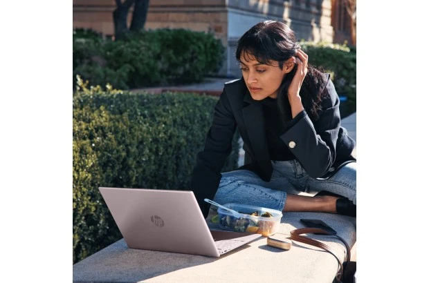 Laptop HP 14-cf2112wm / 5T9T7UA / Intel N4120 / 4GB / eMMC 64GB / Intel UHD / HD / Win 11 / OFFICE 365 / Różowy