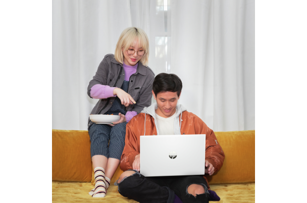 HP Pavilion 15-eh2000na / 6A2N7EA / AMD Ryzen 5 / 32GB / SSD 1TB / AMD Radeon / Dotyk / Win 11 / Srebrny