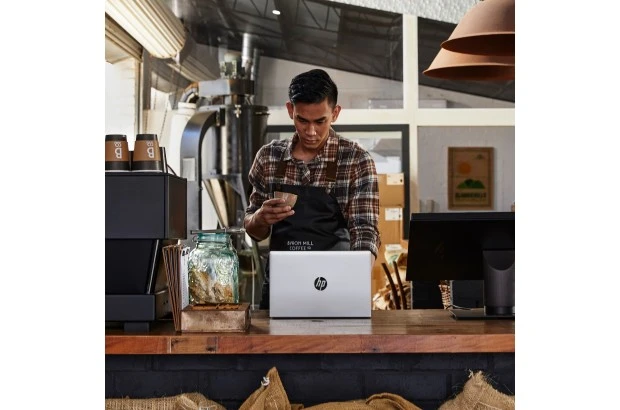 Laptop HP ProBook 445 G9 / 64T27UT / AMD Ryzen 5 / 32GB / SSD 1TBGB / Vega 7 / FullHD / Win 11 Pro / Srebrny