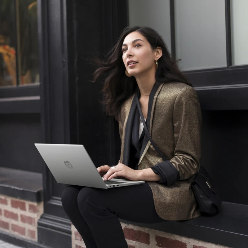 Laptop HP 470 G9 / 6Z0W9UT / Intel i7 / 32GB / SSD 2TB / Nvidia MX550 / FullHD / Win 11 Pro / Srebrny