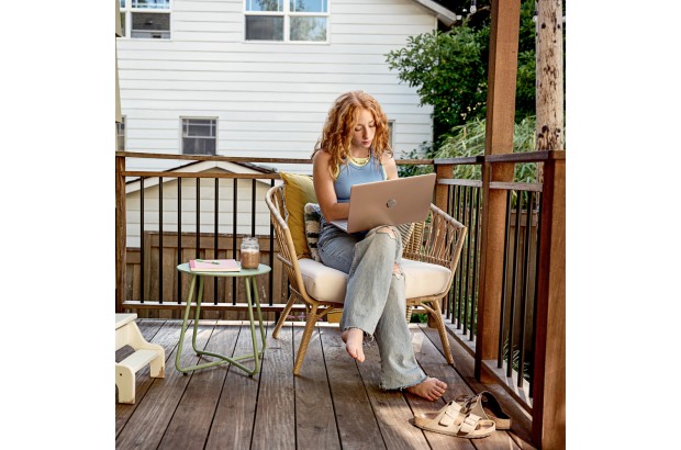 Laptop HP 15-ef1716wm / 8B3V1UA / AMD Ryzen 3 / 4GB / SSD 128GB / AMD Radeon / HD / Win 11 / Różowy