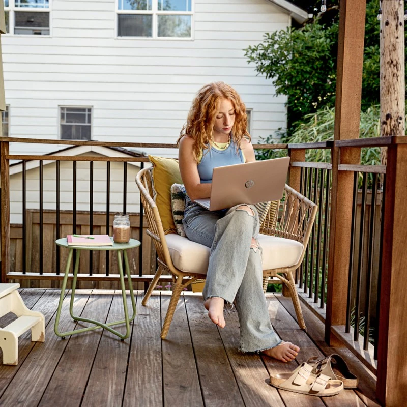 Laptop HP 15-ef1716wm / 8B3V1UA / AMD Ryzen 3 / 8GB / SSD 256GB / AMD Radeon / HD / Win 11 / Różowy