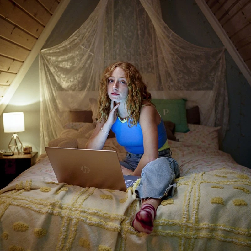 Laptop HP 15-ef1716wm / 8B3V1UA / AMD Ryzen 3 / 8GB / SSD 256GB / AMD Radeon / HD / Win 11 / Różowy