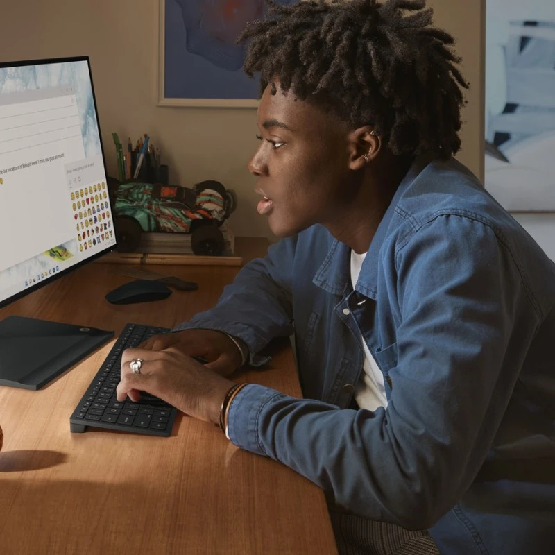 All in One Lenovo V30a-24IIL / 11LA002PRU / Intel i5-10 / 8GB / SSD 512GB / Intel UHD / FullHD / Win 11 Pro / Czarny