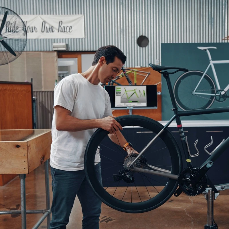 All in One Lenovo V30a-24IIL / 11LA002PRU / Intel i5-10 / 8GB / SSD 512GB / Intel UHD / FullHD / Win 11 Pro / Czarny