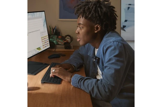 All in One Lenovo V30a-24IIL / 11LA002PRU / Intel i5-10 / 16GB / SSD 512GB / Intel UHD / FullHD / Win 11 Pro / Czarny