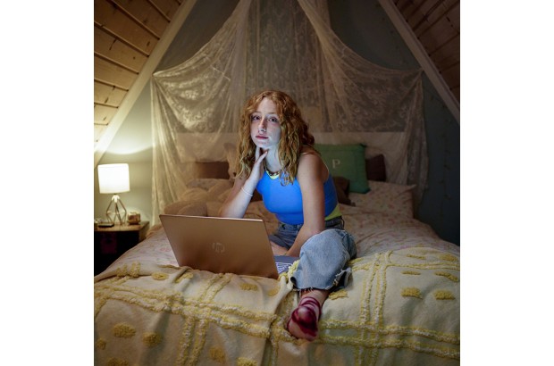 Laptop HP 15-ef1716wm / 8B3V1UA / AMD Ryzen 3 / 32GB / SSD 2TB / AMD Radeon / HD / Win 11 / Różowy