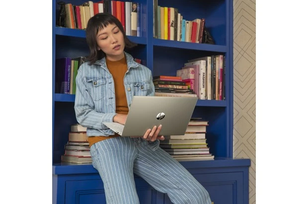 Laptop HP 15-eg0050wm / 1M1F7UA / Intel i5-11 / 16GB / SSD 512GB / Intel Xe / FullHD / Dotyk / Win 11 / Złoty