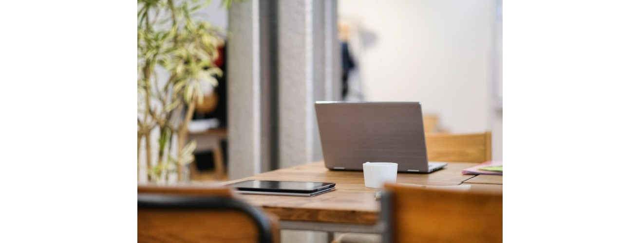 Jak laptop 2w1 może ułatwić pracę zdalną?