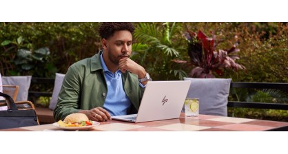 Mniejszy ekran, większe możliwości – koniec ery 17-calowych laptopów?
